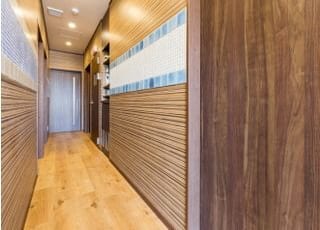 ココロデンタルの廊下です。