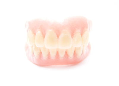 入れ歯のことを気にせず笑えるように、金属のバネがない入れ歯をご用意しています