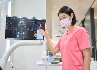 治療前に歯科用CTで撮影を行い、お口の中を精密に検査・診断いたします