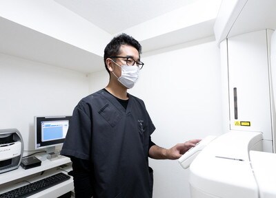 日本口腔外科学会認定の専門医が親知らずの抜歯に対応しています
