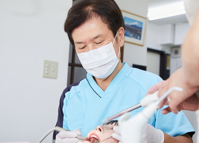 幅広い症例に対応可能。しっかりと噛める喜びを守るために、歯周病治療に力を入れています