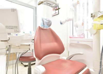 う蝕検知液を使用することで、再発の原因にもなる虫歯の取り残しを防ぎます