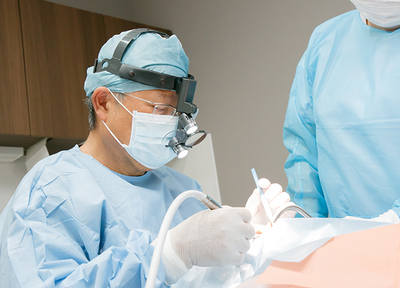 患者さまの口腔内の状態に合わせて使い分ける、さまざまなインプラント治療法。