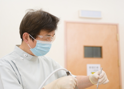 入念な診断を行って、抜歯のタイミングや当院で抜歯ができるかどうかを判断しています