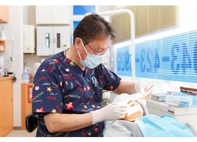 矯正治療中も、お口の健康を総合的に診察しています。