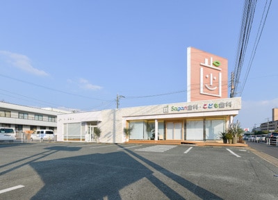 14台分の駐車スペースをご用意。お車で通院しやすい立地です