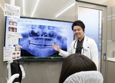 CTを使って患者さまの歯の構造をできるだけ把握し、その上でインプラントの手術を行います