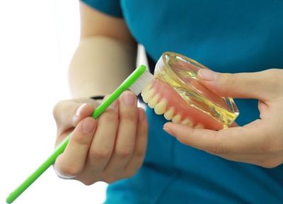 歯周病治療で大事なのは歯科衛生士による歯石取り。当院は担当制で毎回同じ者が対応します