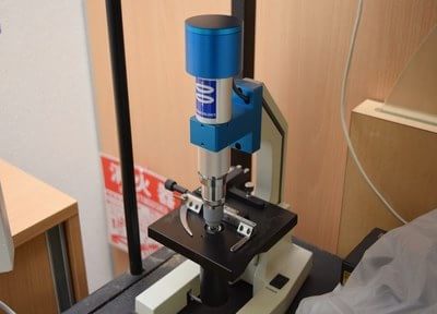 位相差顕微鏡や細菌チェッカーでお口の中の細菌を確認できます