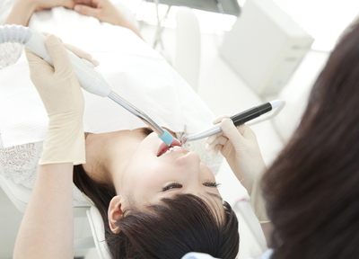 歯科衛生士が定期的に歯の状態をチェック、清掃しております