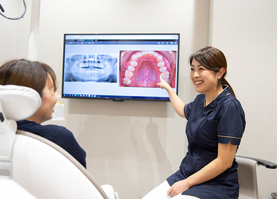 担当の歯科衛生士が患者さまのお口にていねいに予防処置を施します