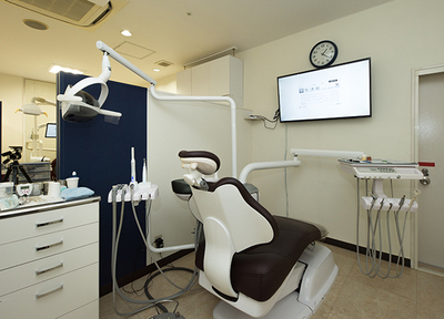 院内には歯科技工士が勤務しており、直接調整を行うことができます