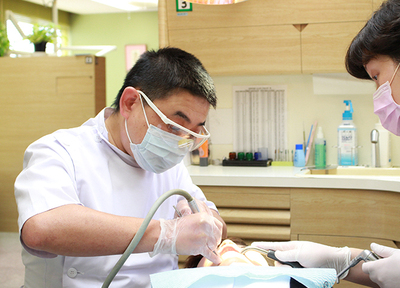 口腔内の状態や作製物によって歯科技工士を使い分けています