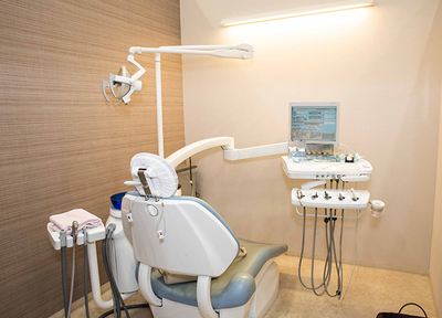 拡大鏡や歯科用CTなど、精密な診査・診断や治療のための設備を整えています。