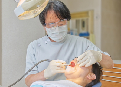 入れ歯やつめ物・かぶせ物の修理や調整にスムーズに対応できる環境です