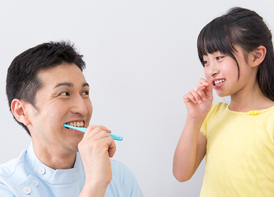 お子さまの大切な歯をむし歯から守るため、「歯医者嫌い」にさせない痛みの少ない治療を心がけています。
