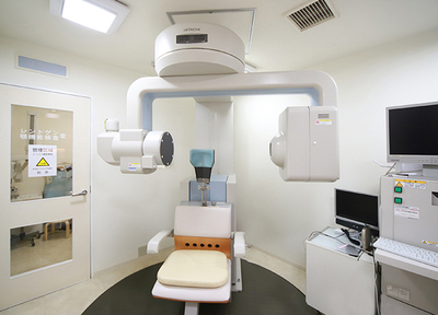 歯科技工室を併設。オペ室もあり、不安の少ない環境で丁寧な治療を受けられます。