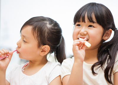 お子さまの乳歯を守ることが、永久歯を長持ちさせるための第一歩です。