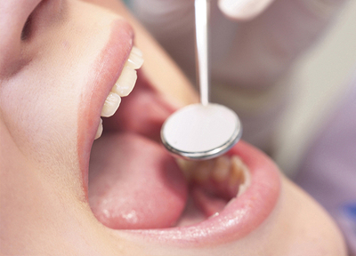 お口のトラブルが起こらないように、定期的な歯科検診を受診ください