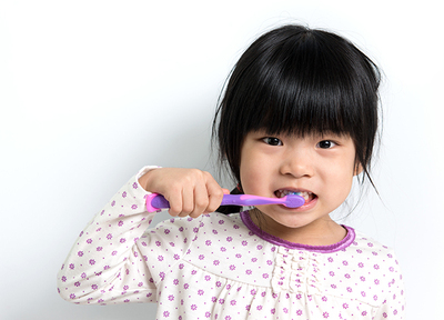 お子さまの年齢や生活習慣に合わせて、歯を守るためのアドバイスをしています
