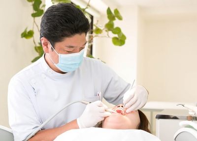 虫歯が悪化してから治療するより、定期的に検診を受ける方が様々な負担を抑えられます。