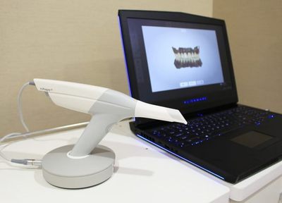 当院のインプラント手術は、デジタル技術を使っています