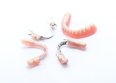 Q.どのような入れ歯を取り扱っていますか？