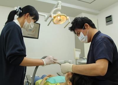 インプラントと入れ歯の組み合わせなど、患者さまの負担をおさえた治療も対応可能です