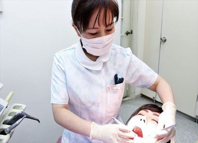 歯を削ると弱くなるため、削ることは極力避けて治療を行います
