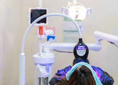 当院のホワイトニングで、ツルツルした白い歯に