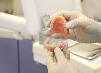 入れ歯を得意とする歯科技工士による治療