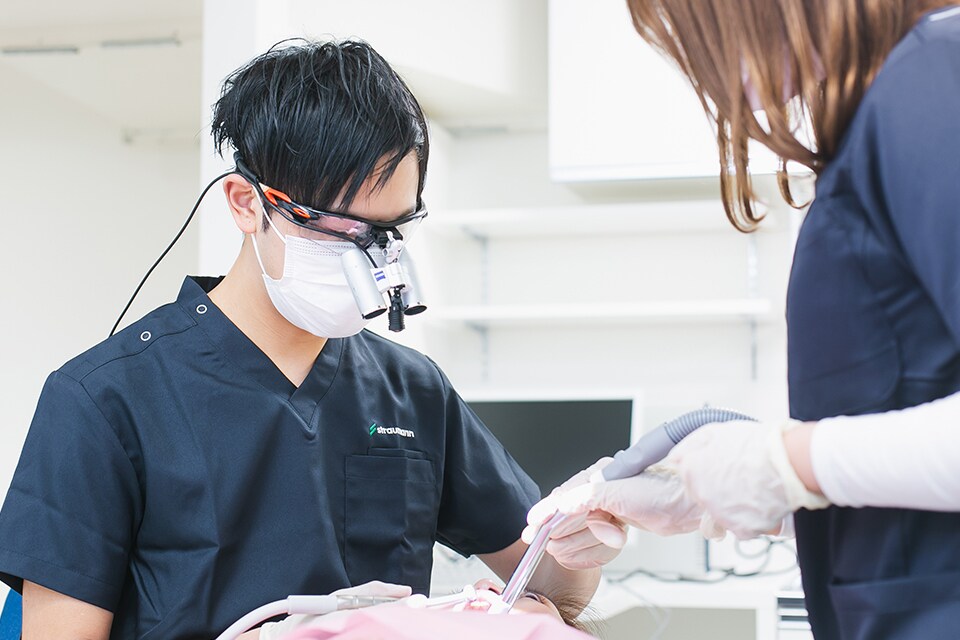 インプラントで食事を楽しめるよう、細やかな検査・説明・治療を提供します