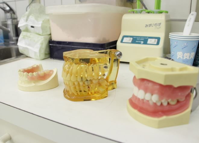 型取りを丁寧に行い、患者さまに合った入れ歯や義歯を作製します