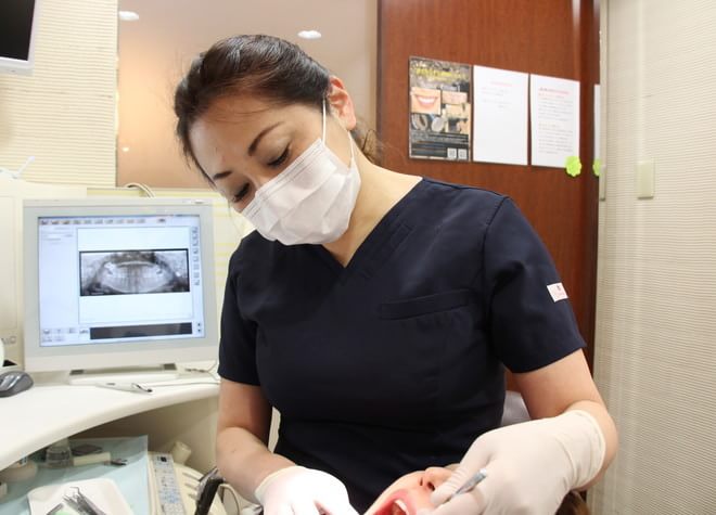 女性の歯科医師が、子育ての経験を活かし、母親の目線で治療します