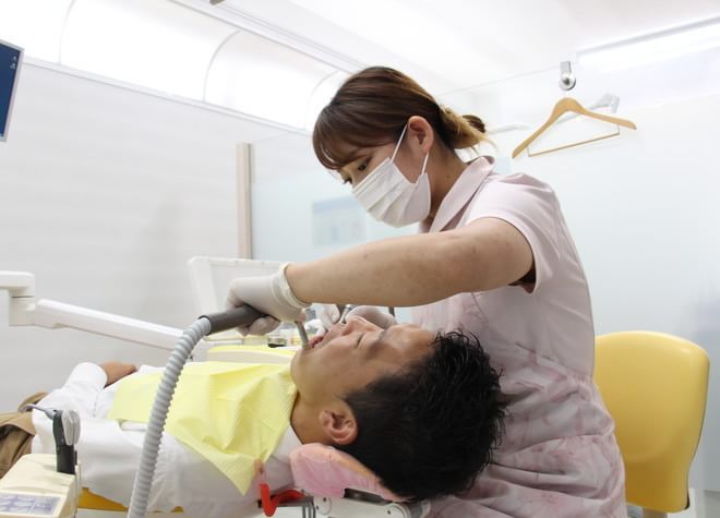 担当の歯科衛生士が、患者さまと信頼関係を築きながらメンテナンスを行います
