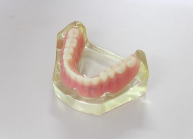 ご要望に応じて歯科技工士を選定し、違和感の少ない入れ歯を作ります。