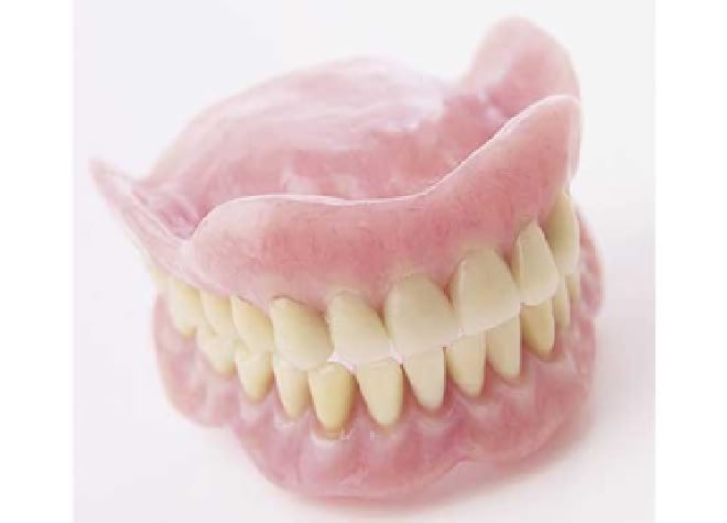 入れ歯治療にはさまざまな種類があり、抜けた歯の本数や、状態などから適した入れ歯を提案します