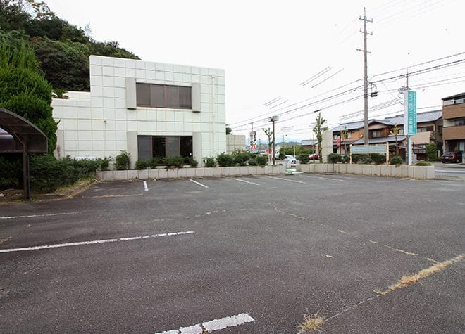 ライオンズ北勢歯科_駐車場
