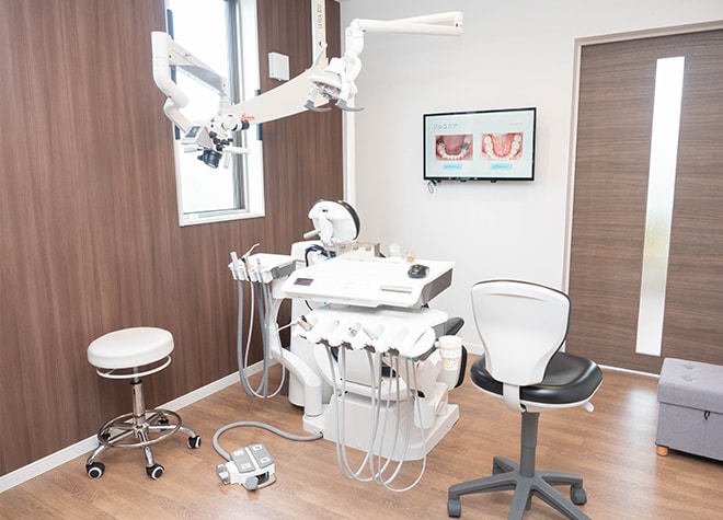 治療後の見た目にこだわる方に向けて、目立ちにくい素材をご用意しました