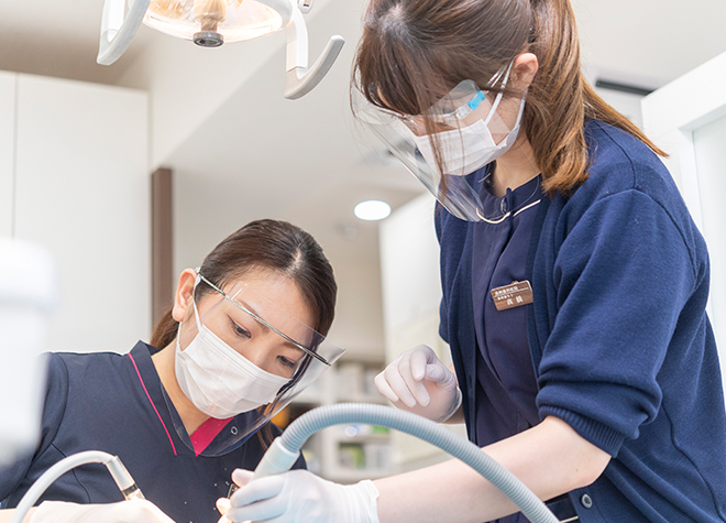 歯周病治療に研鑽を積んだ歯科医師による治療を受けられます