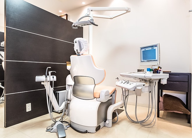 治療期間中の見た目にもしっかりと配慮した矯正治療を行っております