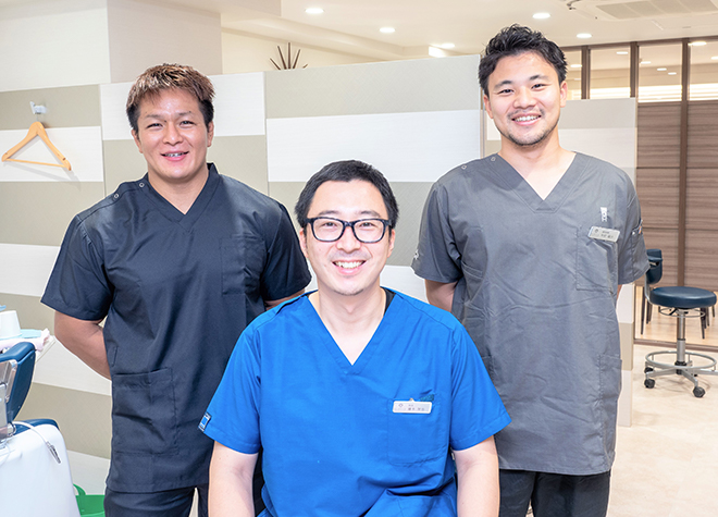 複数の歯科医師が担当分野を活かし、連携しながら治療を行っています