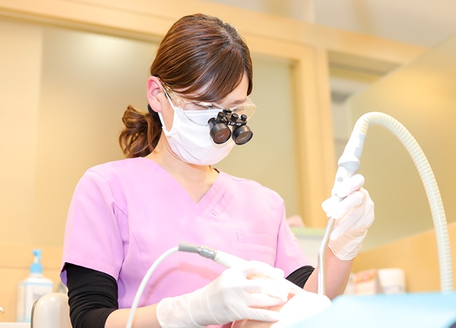 歯周病の症状が見られる場合は、まずそちらを改善させてから治療に入ります