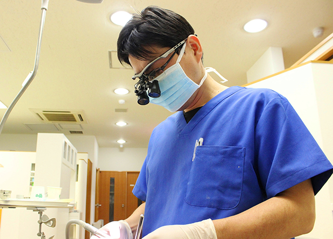 日本口腔外科学会認定の口腔外科専門医が対応します。