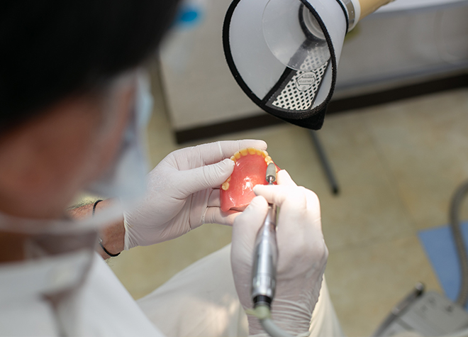 一般的な歯科診療から、入れ歯やつめ物、根管治療まで幅広く対応しています