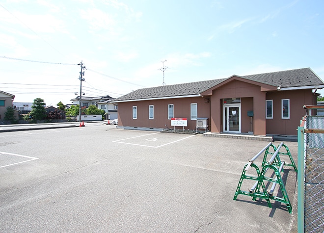 荒井歯科医院_駐車場