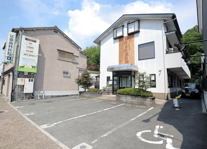 冨森歯科医院（奈良県庁　徒歩7分）_駐車場