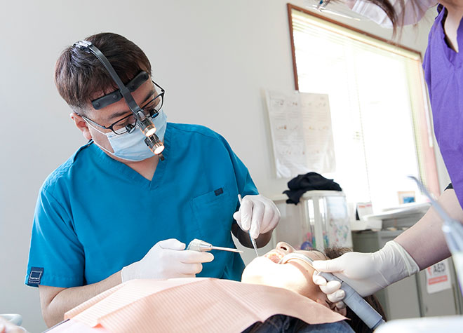 治療後は歯科検診をご案内し、むし歯の再発防止や早期発見のお手伝いをしています
