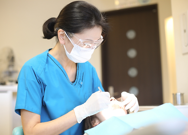 歯ならびや噛み合わせの不具合を改善し、見た目だけでなく予防面や機能面も重視した矯正治療
