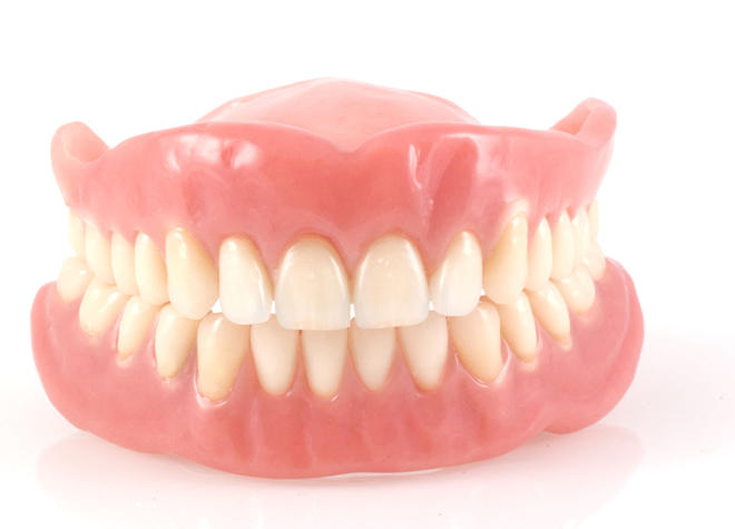 インプラントオーバーデンチャーをはじめとした、幅広い種類の入れ歯をご用意しています